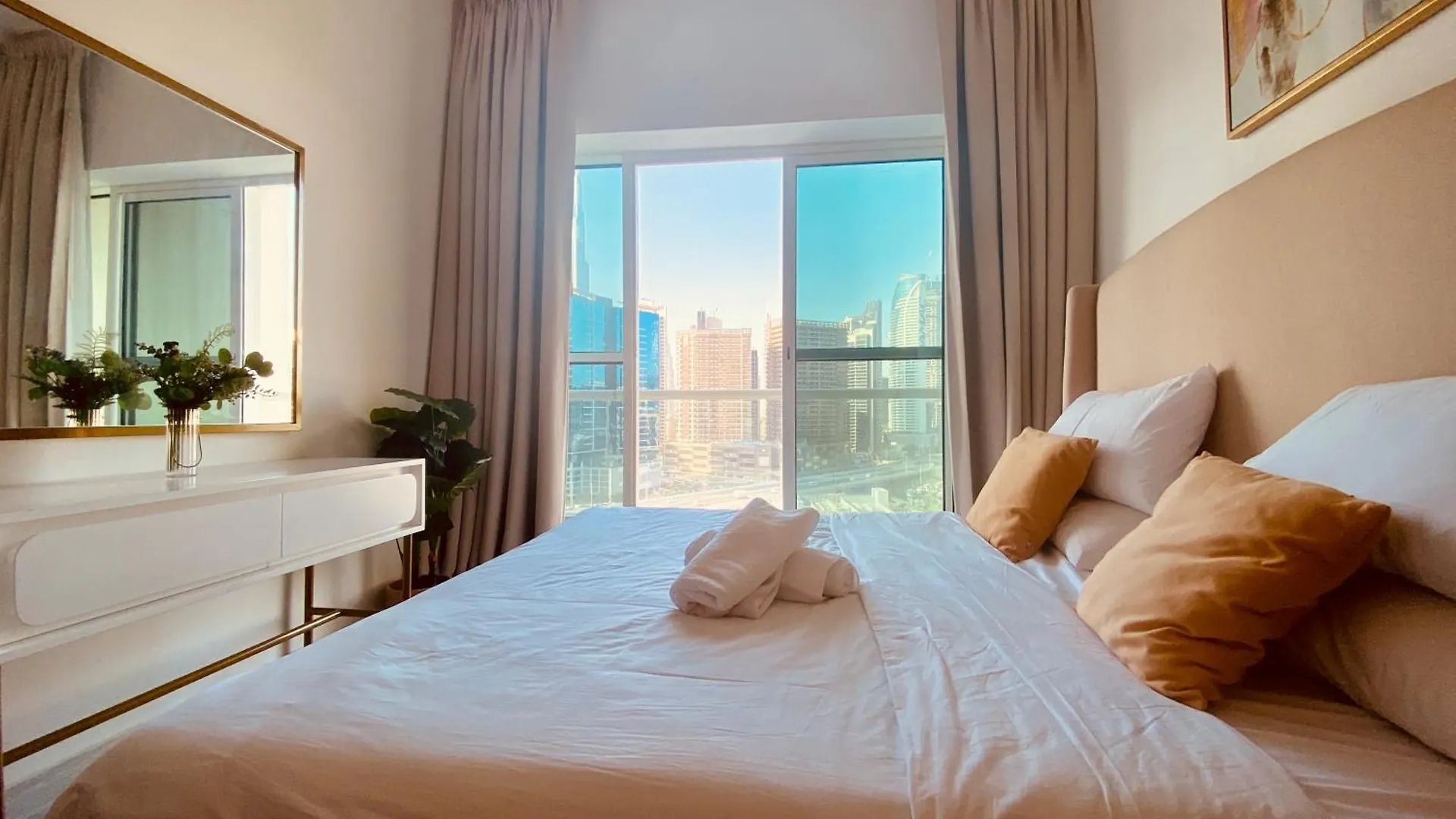 Canal View Comfort Business Bay Dubai Apartment
