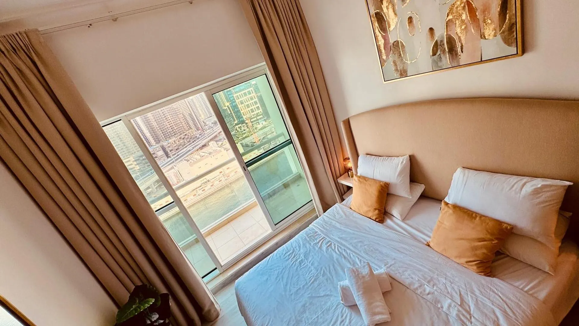 Canal View Comfort Business Bay Dubai Apartment