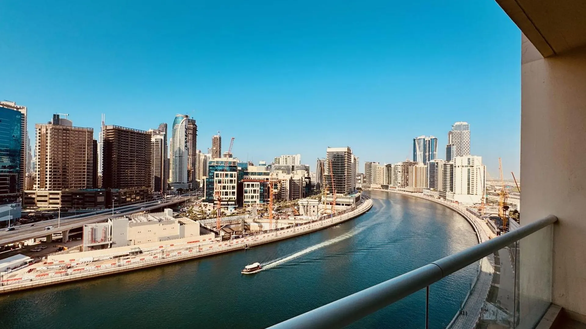 Canal View Comfort Business Bay Dubai United Arab Emirates