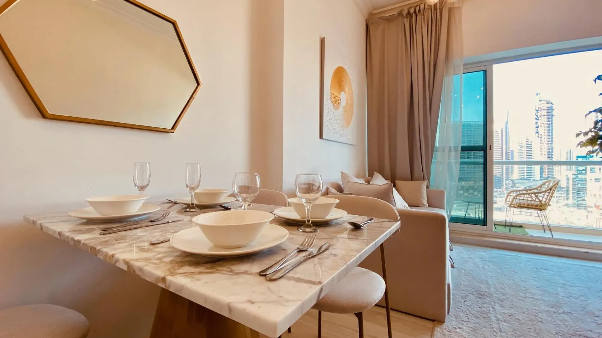 Canal View Comfort Business Bay Dubai Apartment
